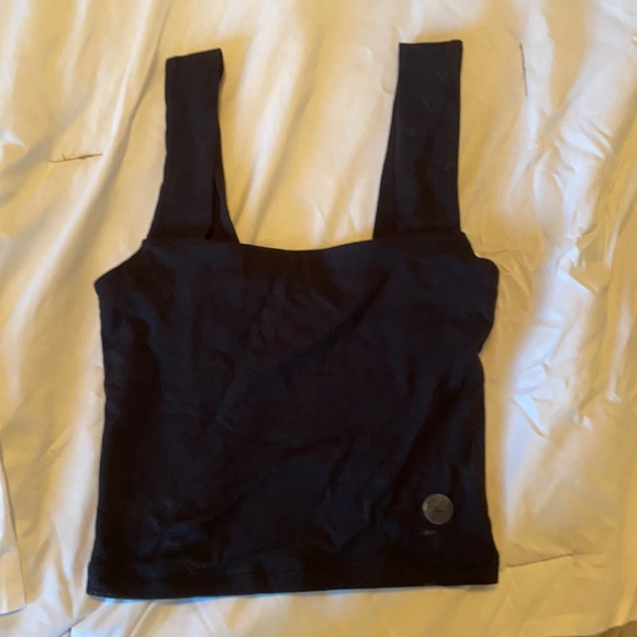 Black cropped tank - Picture 1 of 3